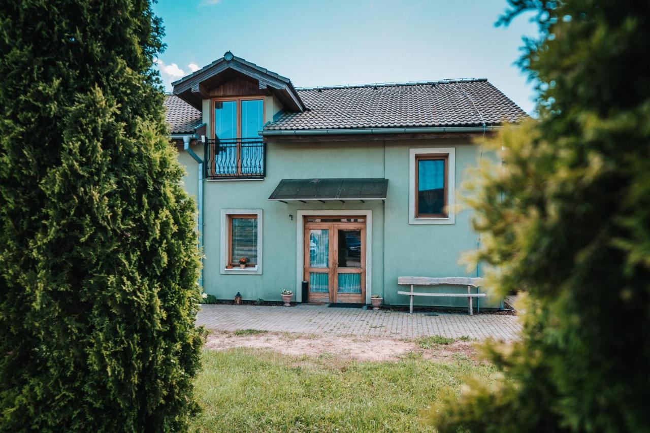 Bio Farma & Penzion Zlaty Hyl Novacany Exterior photo
