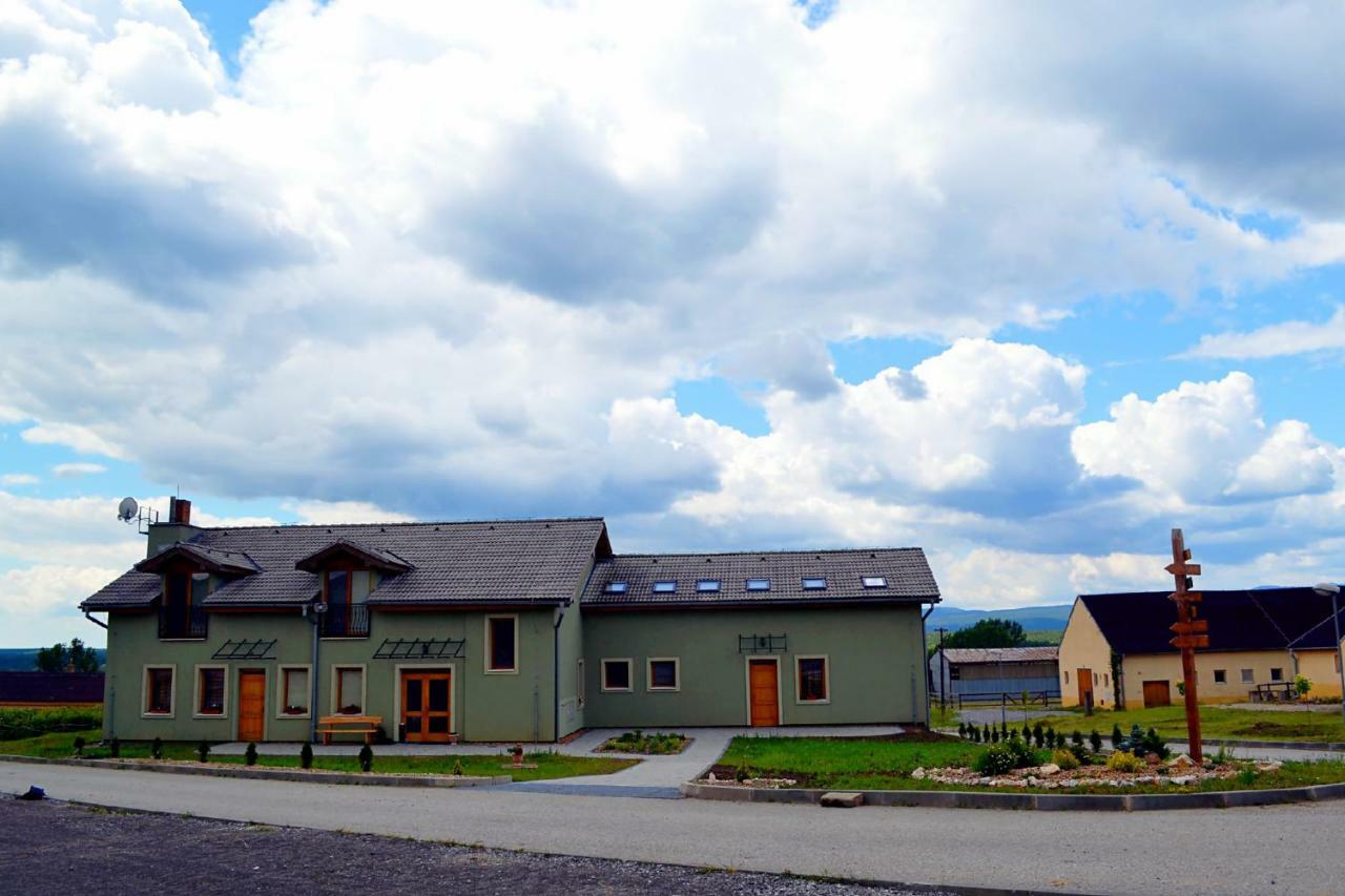 Bio Farma & Penzion Zlaty Hyl Novacany Exterior photo