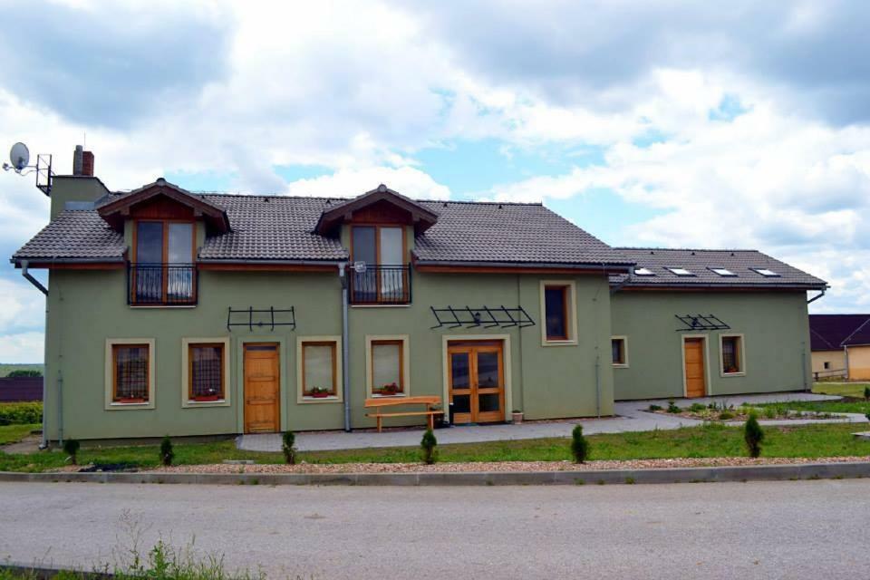 Bio Farma & Penzion Zlaty Hyl Novacany Exterior photo